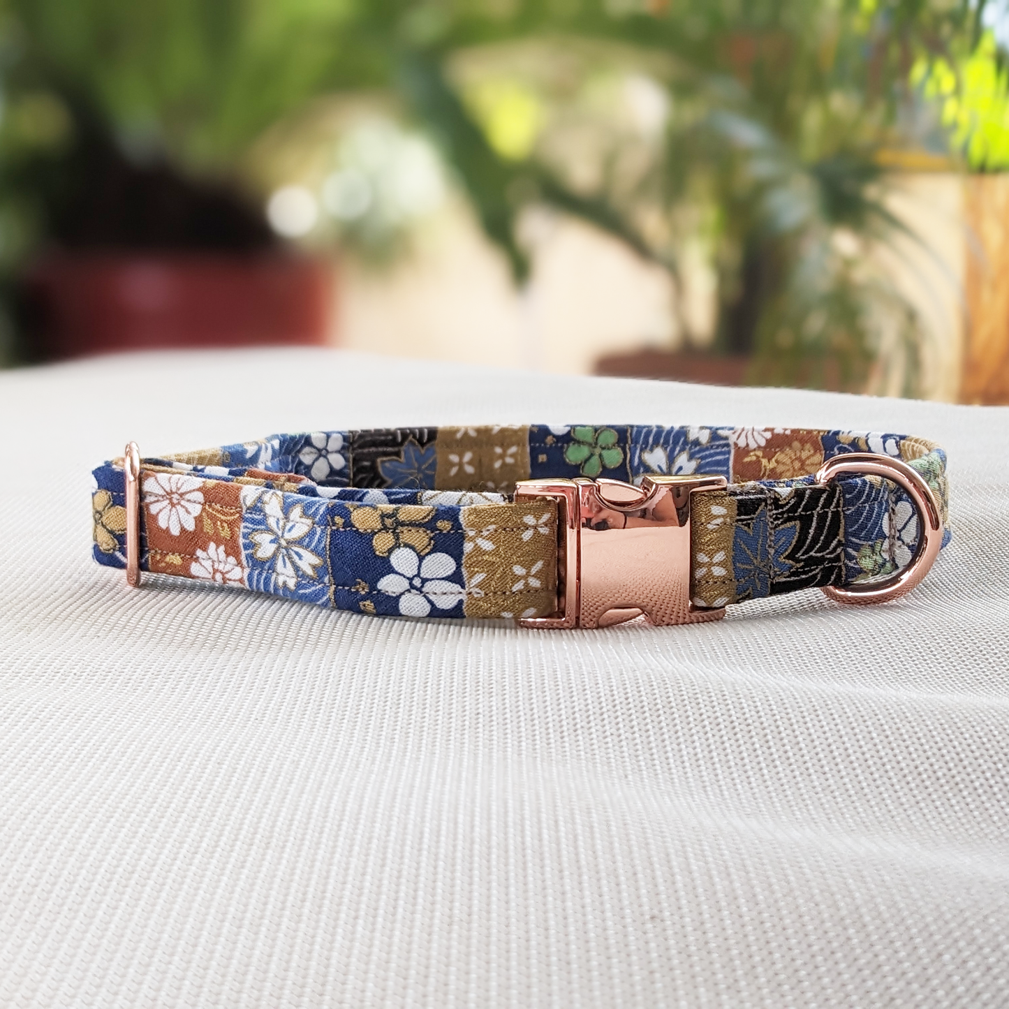 Large: Blue Florals Classic Collar