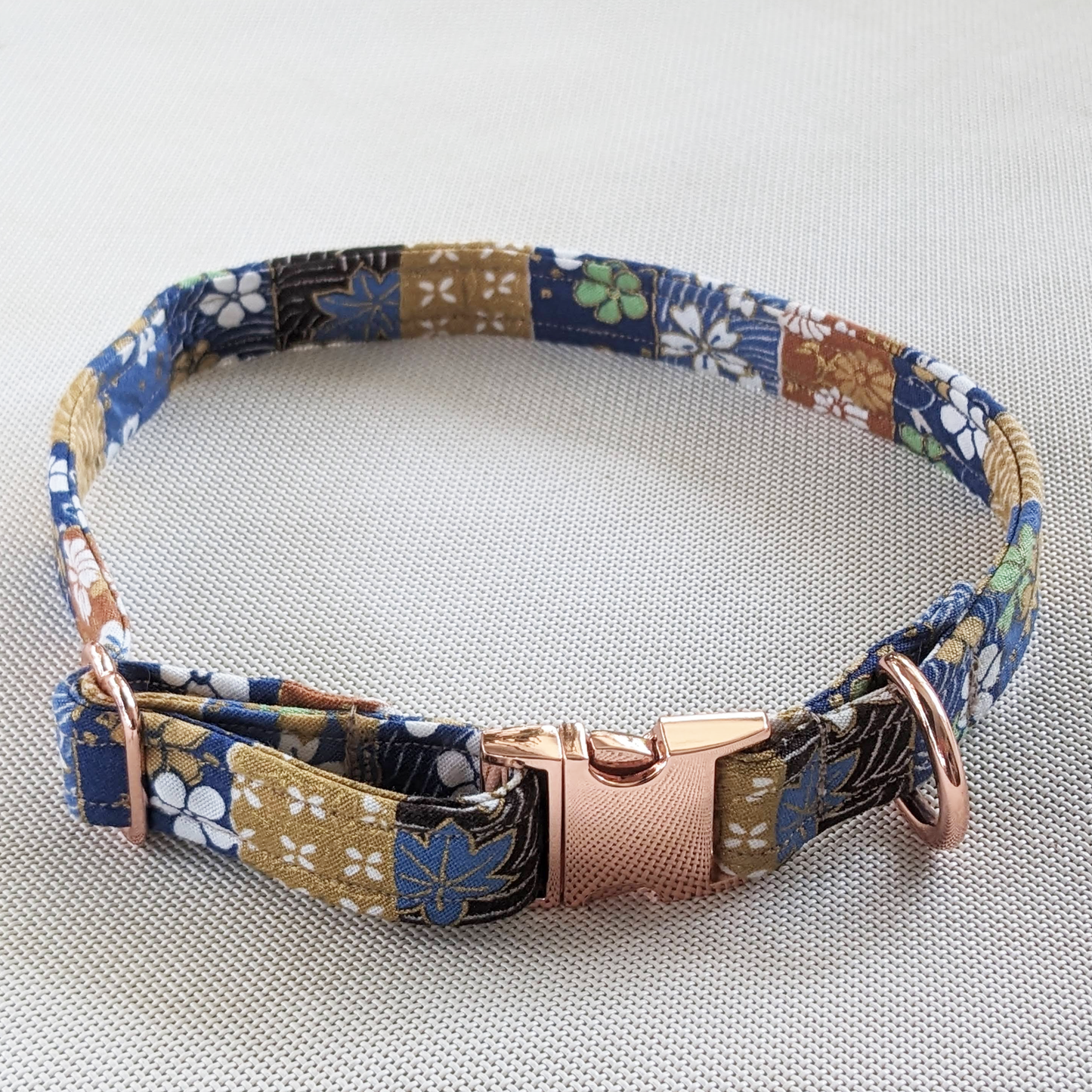 Large: Blue Florals Classic Collar