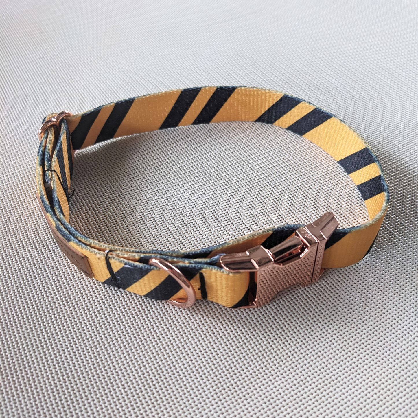 Small: Harry Potter Hufflepuff Classic Collar